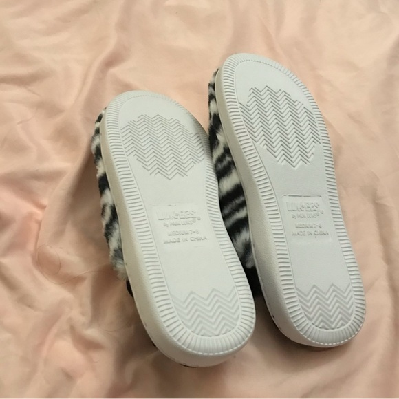 Zebra print fuzzy Y2k white black slippers with strap - Picture 2 of 4